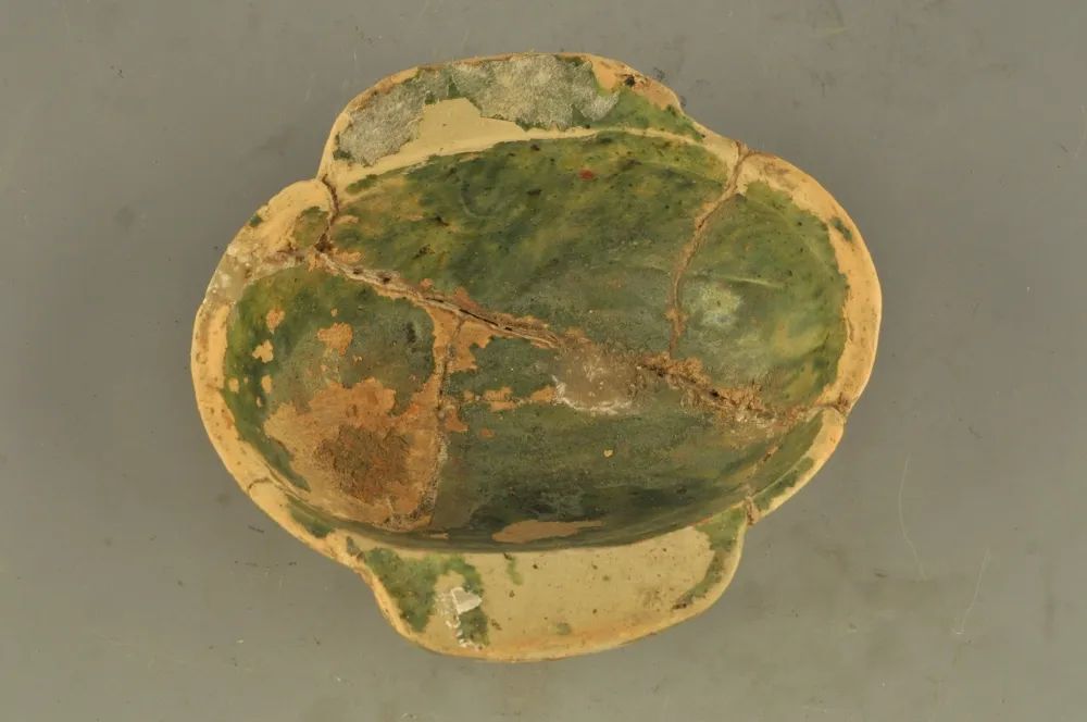 Green Glazed Vessel Made in the Eastern Han Dynasty with Earthen Handles